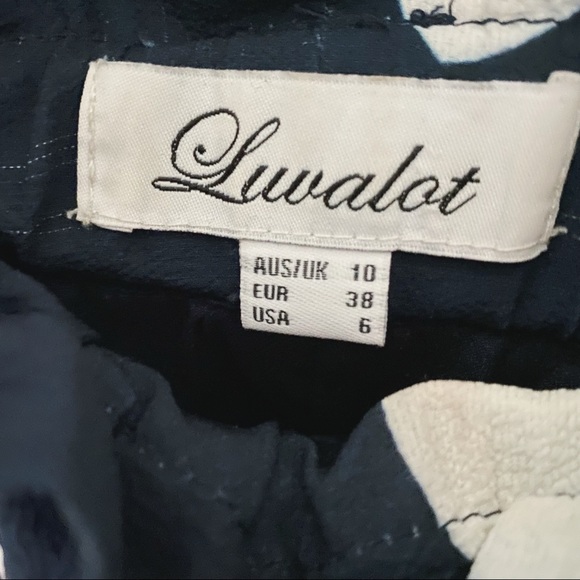 Navy floral paperbag tie shorts - Picture 4 of 7